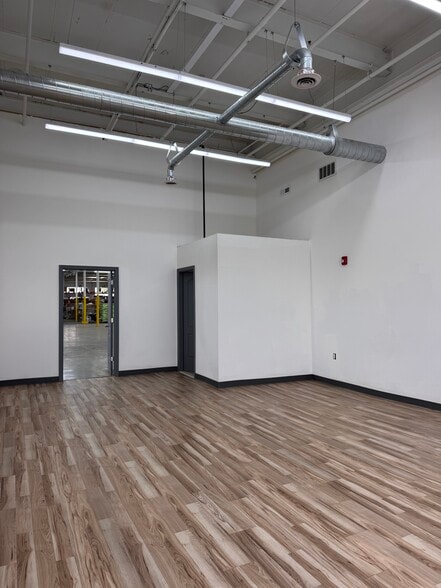 746 Gotham Pky, Carlstadt, NJ for lease - Building Photo - Image 2 of 22