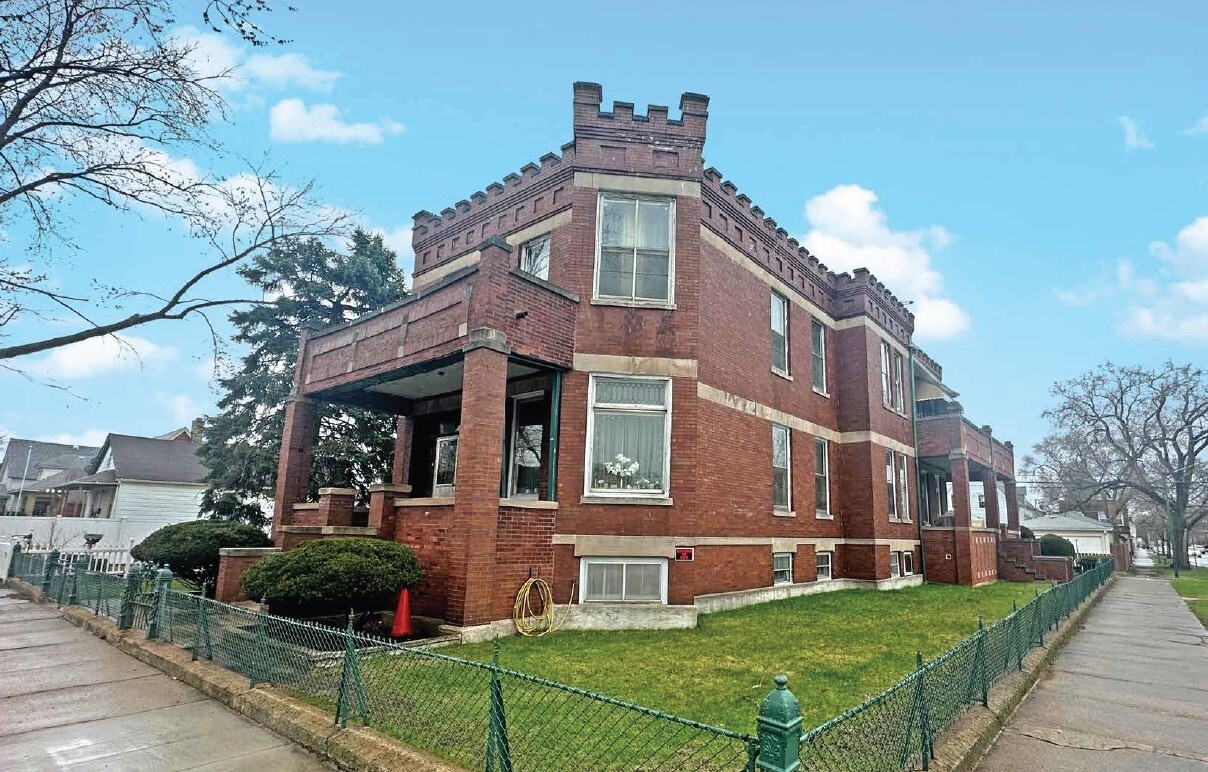 13402 S Buffalo Ave, Chicago, IL for sale Primary Photo- Image 1 of 14