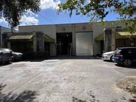 Hidden Oaks Industrial Lease Opportunity - Entrepôt