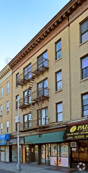 38-14 Astoria Blvd, Astoria, NY à louer - Photo du bâtiment - Image 1 de 3
