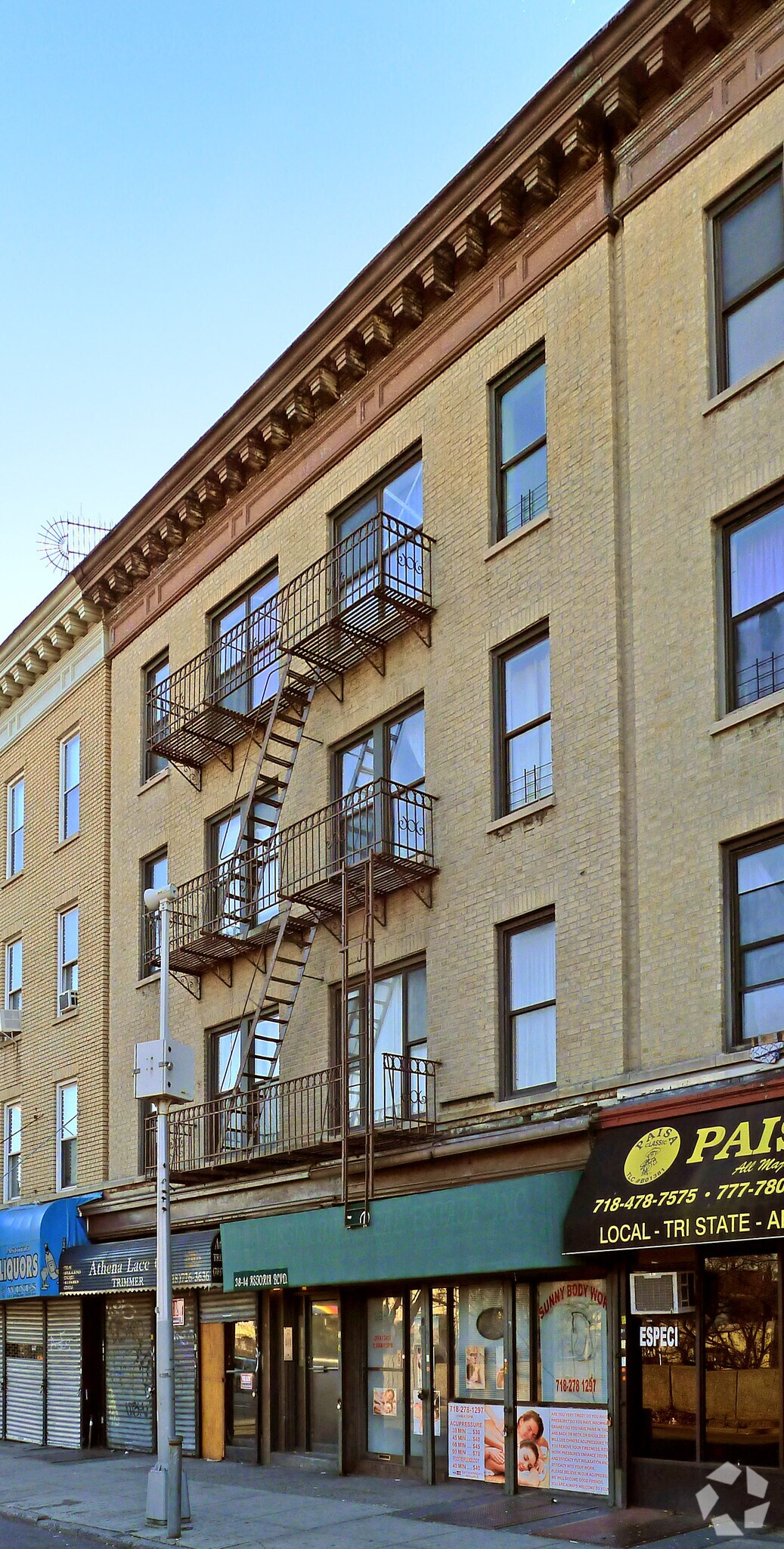 38-14 Astoria Blvd, Astoria, NY à louer Photo du bâtiment- Image 1 de 4