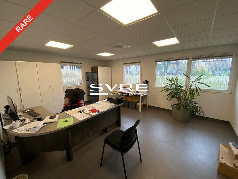 2 Voie D'Espagne, Vitrolles for lease - Interior Photo - Image 2 of 12