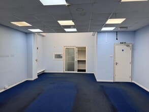 35 Forest Hl, Yeovil for lease Interior Photo- Image 1 of 2