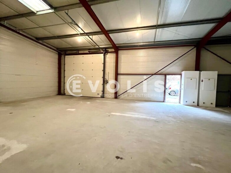 Industrial in Eysines for lease - Interior Photo - Image 1 of 7