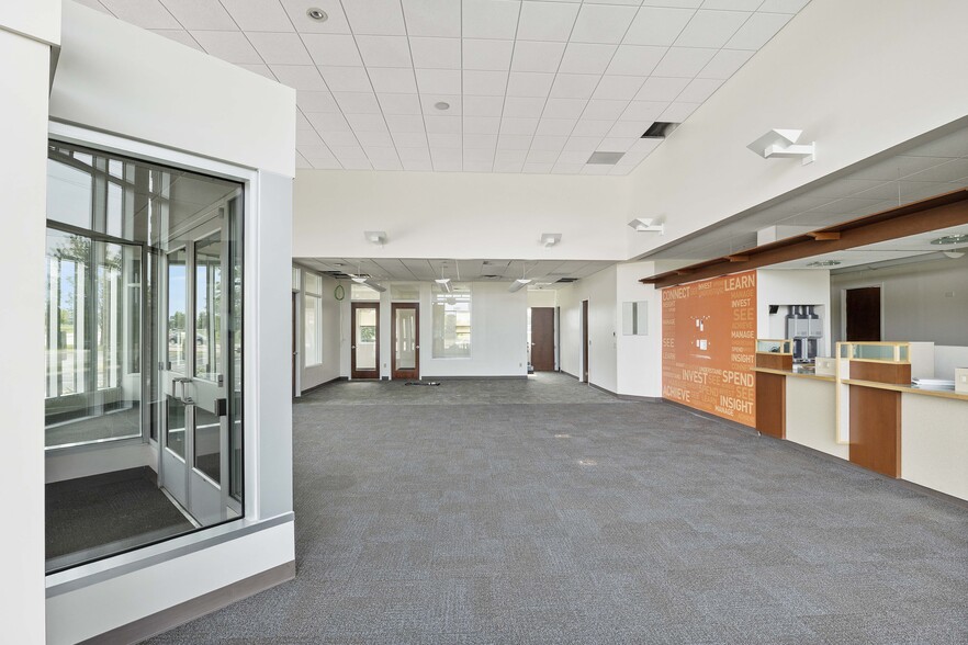 2001 Shepard Rd, Normal, IL for sale - Building Photo - Image 3 of 15