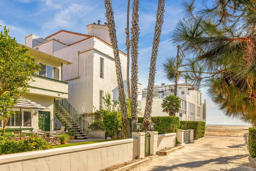 16 Spinnaker St, Marina Del Rey, CA à vendre - Photo principale - Image 1 de 45