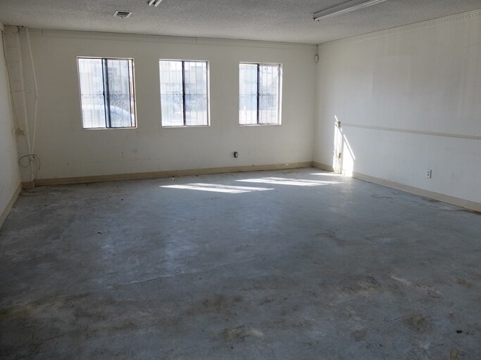 537 W Compton Blvd, Compton, CA à vendre - Photo intérieure - Image 3 de 13