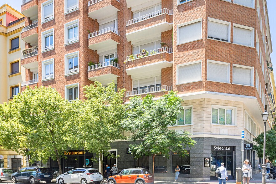 Calle de Francisco de Rojas, 5, Madrid, Madrid à louer - Photo du bâtiment - Image 2 de 3