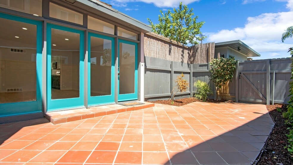 1610 E Carson St, Long Beach, CA for sale - Building Photo - Image 3 of 11