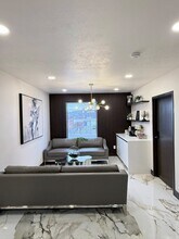 332 E 3300 S, Salt Lake City, UT à louer Hall d’entrée- Image 1 de 8