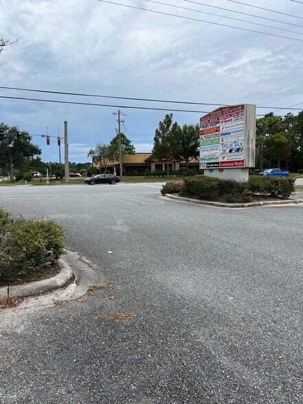 1857 Wells Rd, Orange Park, FL à louer - Photo du bâtiment - Image 3 de 3