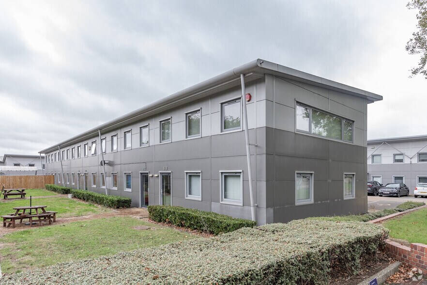 Pine Ct, Swindon à louer - Photo du bâtiment - Image 3 de 3