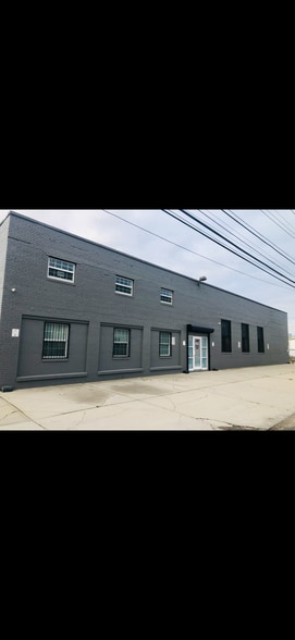 608 Main St, Westbury, NY for sale - Building Photo - Image 2 of 6