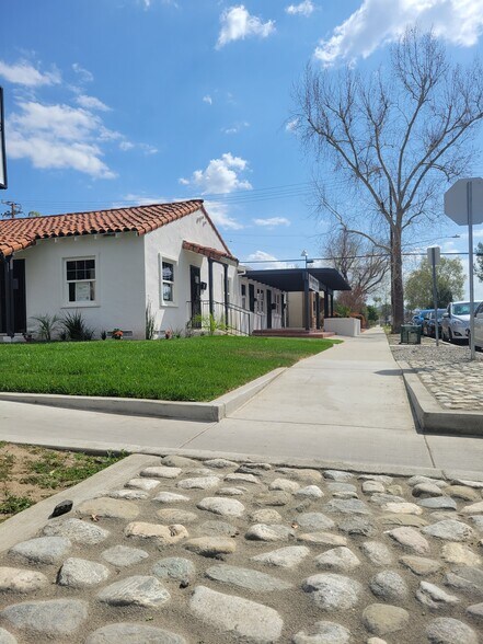 801 E Florida Ave, Hemet, CA à louer - Photo du bâtiment - Image 2 de 19