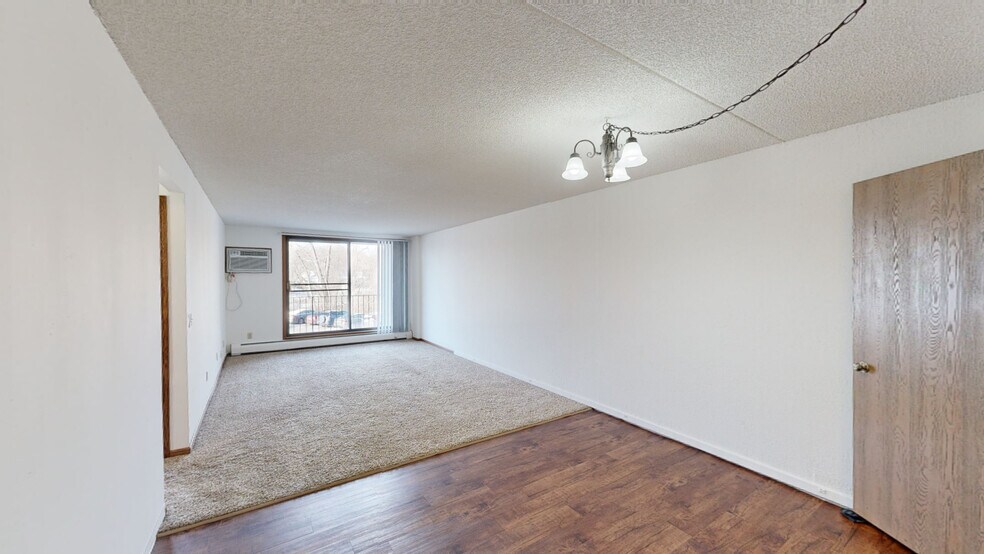 1045 Hiawatha Ave, Hopkins, MN à vendre - Numérisation 3D de Matterport - Image 2 de 17