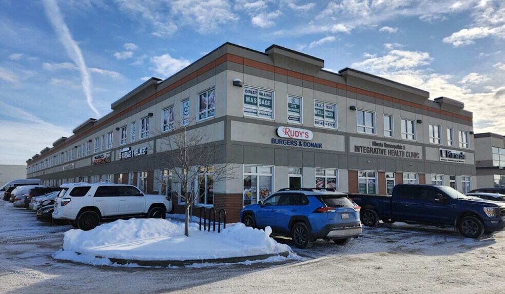 13135-13161 156th St NW, Edmonton, AB à vendre - Photo du bâtiment - Image 2 de 30