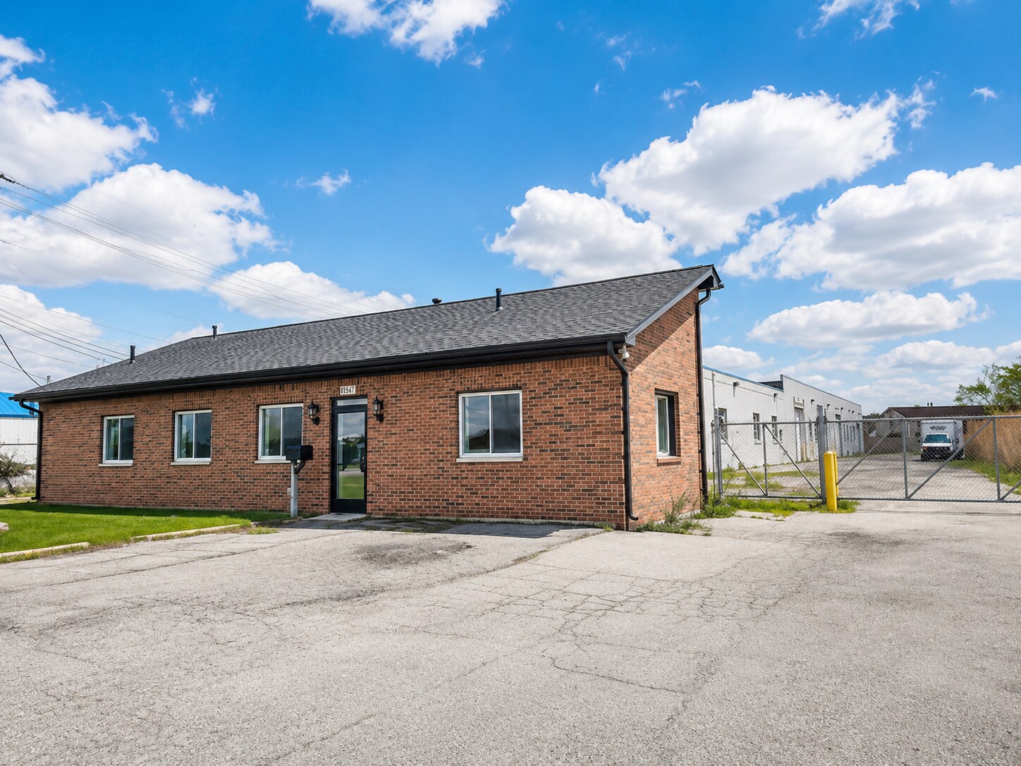 26272 Groesbeck Hwy, Warren, MI à vendre Photo du bâtiment- Image 1 de 10