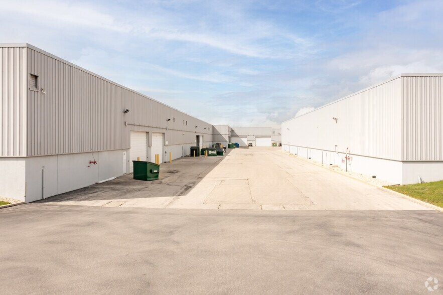 1800-1872 Brummel Ave, Elk Grove Village, IL à louer - Photo du bâtiment - Image 3 de 6