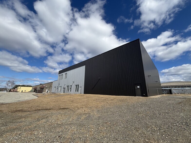 33 Omni Cir, Auburn, ME à vendre - Photo du bâtiment - Image 2 de 9