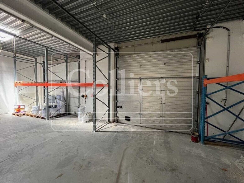Flex in Aix-en-Provence for lease - Interior Photo - Image 3 of 11