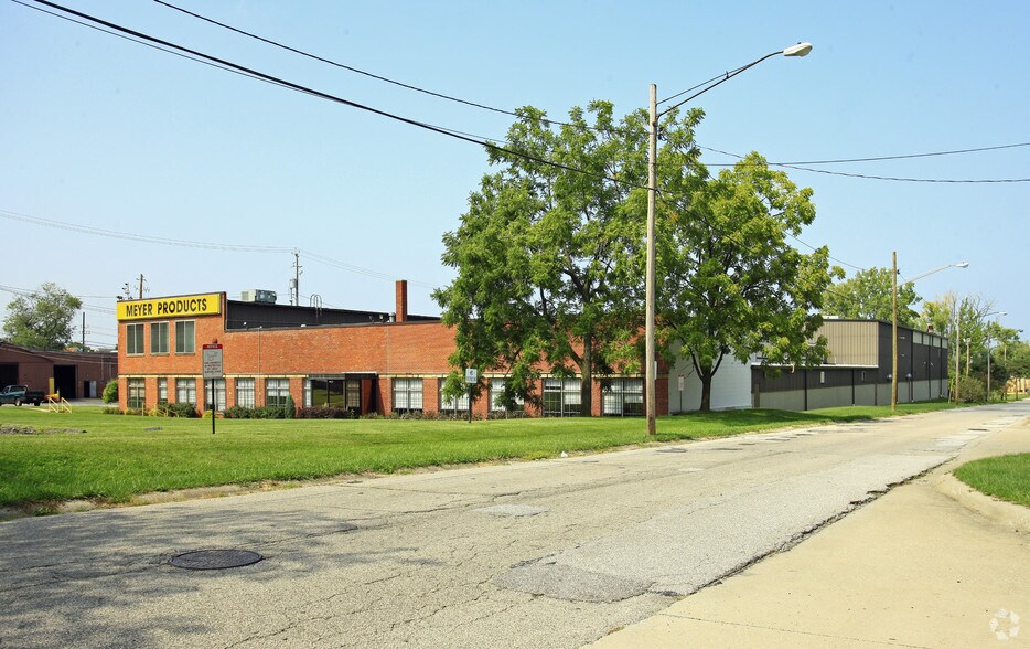 18513 Euclid Ave, Cleveland, OH à vendre - Photo du bâtiment - Image 2 de 4