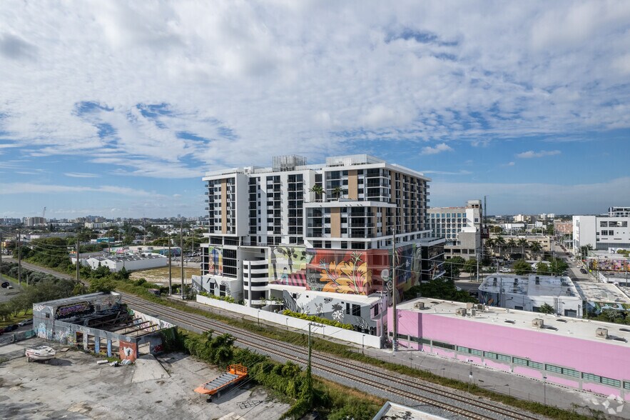 2221 N Miami Ave, Miami, FL à louer - Photo du bâtiment - Image 3 de 20