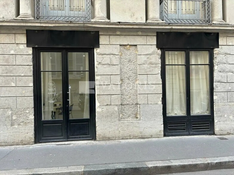 Retail in Lyon for lease - Building Photo - Image 1 of 7