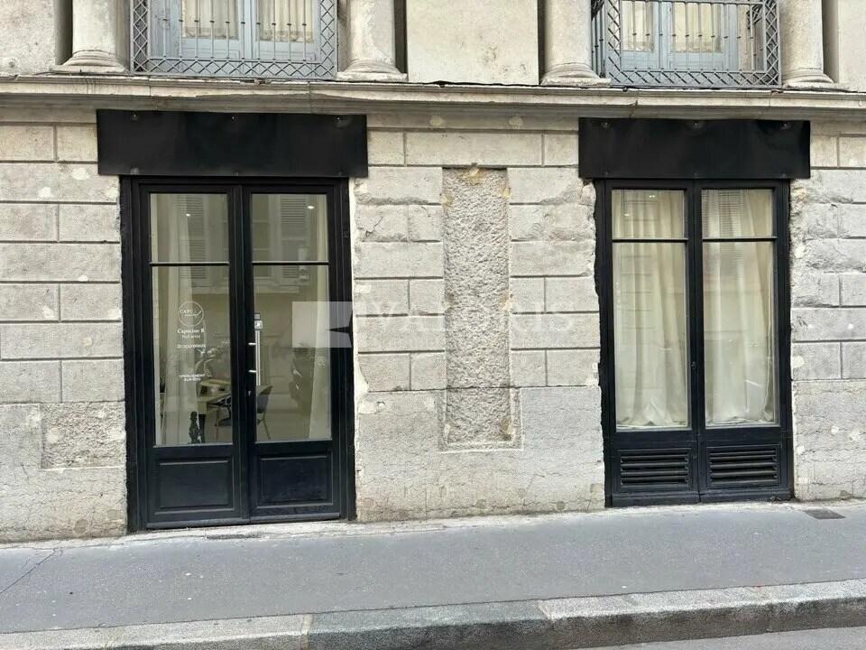 Retail in Lyon for lease Building Photo- Image 1 of 8