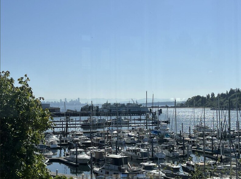 187 Parfitt Way SW, Bainbridge Island, WA à louer - Photo du bâtiment - Image 3 de 4