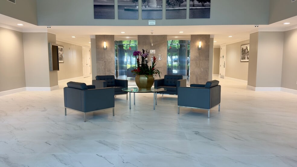 5835 Waterford District Dr, Miami, FL for lease - Building Photo - Image 2 of 8