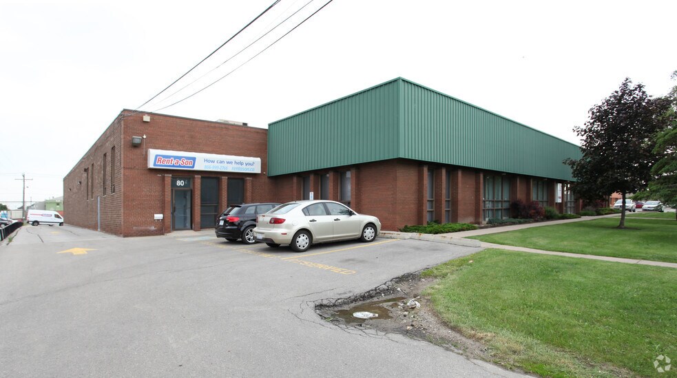 80-86 St Regis Cres, Toronto, ON à louer - Photo du bâtiment - Image 2 de 2