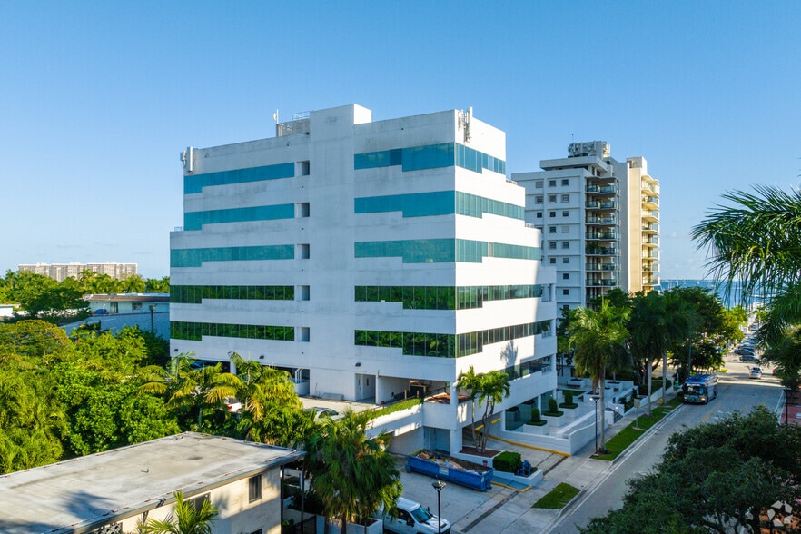 3225 Aviation Ave, Coconut Grove, FL for lease - Primary Photo - Image 1 of 5