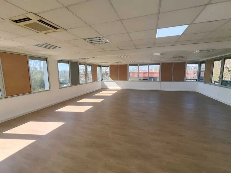 6 Rue René Cassin, Massy à louer - Photo du bâtiment - Image 3 de 8