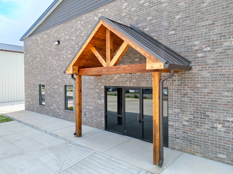 100 Industrial Dr, Clarksville, TN for lease - Building Photo - Image 2 of 11