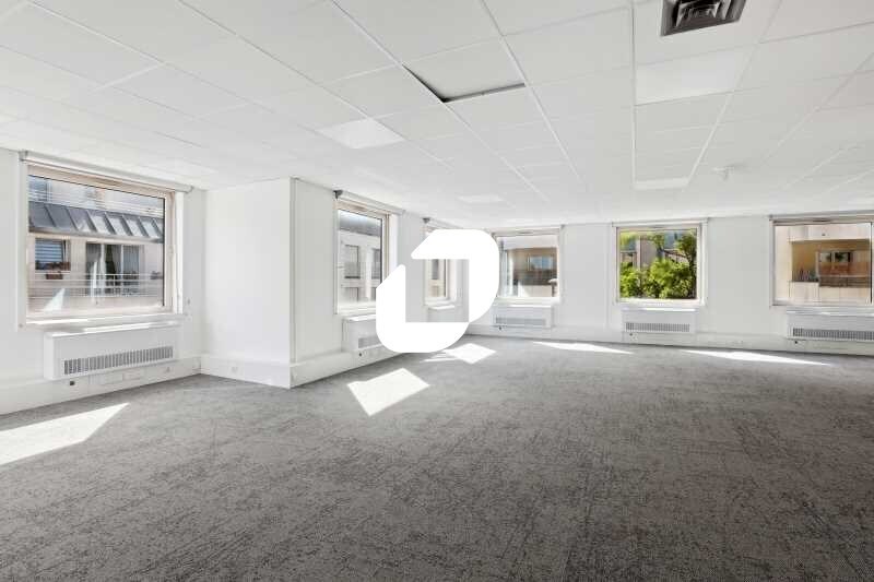 Bureau dans Suresnes à louer - Photo du bâtiment - Image 2 de 13