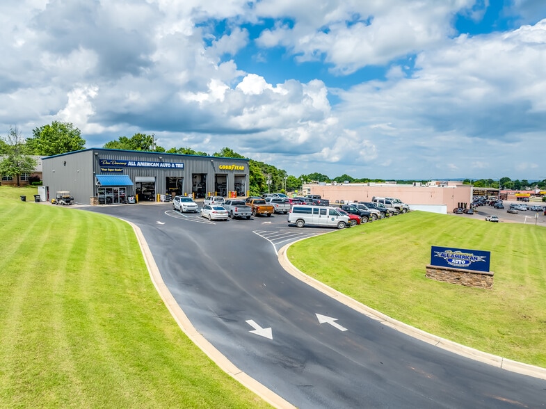 Don Duncan's All American Auto & Tire portfolio of 3 properties for sale on LoopNet.ca - Building Photo - Image 3 of 14