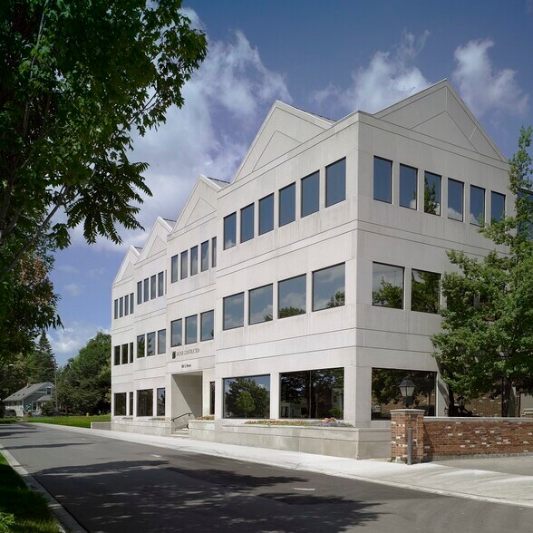 260 E Brown St, Birmingham, MI à louer - Photo du bâtiment - Image 3 de 12