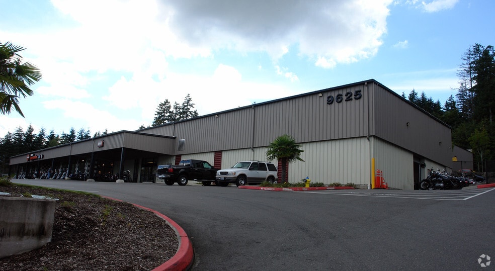 Silverdale Fife Dealership Sale portfolio of 3 properties for sale on LoopNet.ca - Primary Photo - Image 2 of 3