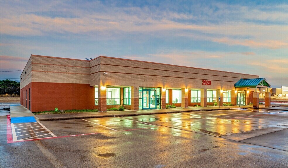 2920 Motley Dr, Mesquite, TX à vendre - Photo du bâtiment - Image 3 de 10