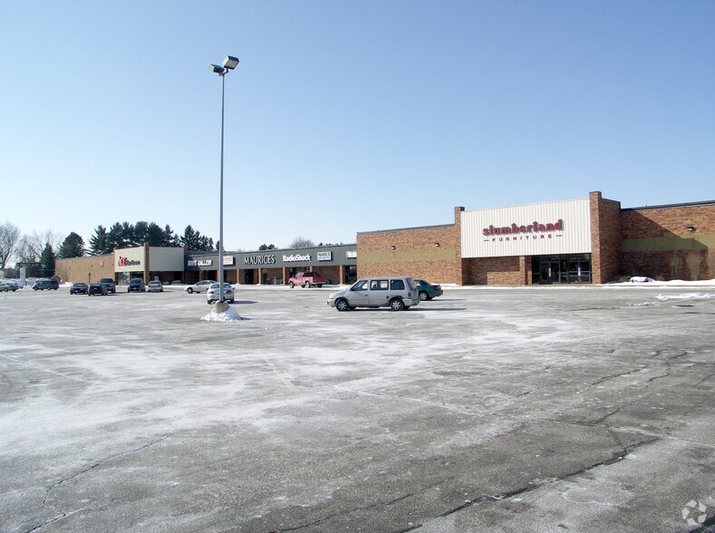 1110-1122 N Superior Ave, Tomah, WI à louer - Photo du bâtiment - Image 3 de 8