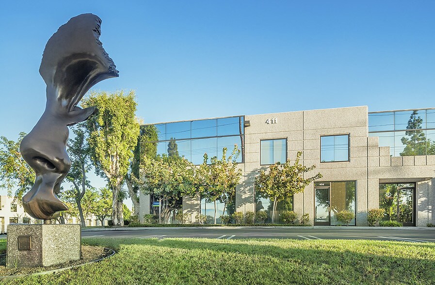 471 W Lambert Rd, Brea, CA à louer - Photo du bâtiment - Image 3 de 20