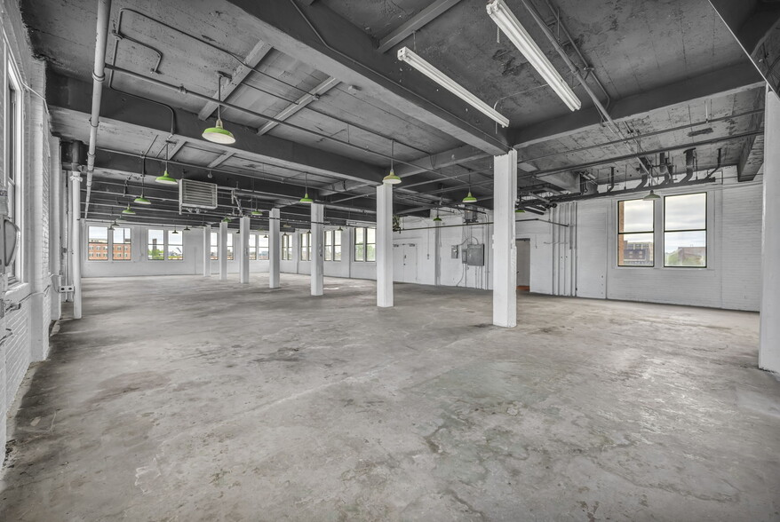 3300-3694 Lakeside Ave E, Cleveland, OH for lease - Interior Photo - Image 1 of 18