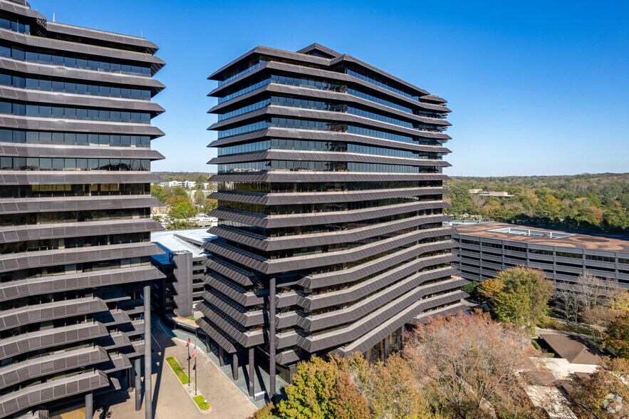 2 Ravinia Dr, Atlanta, GA for lease - Primary Photo - Image 1 of 46