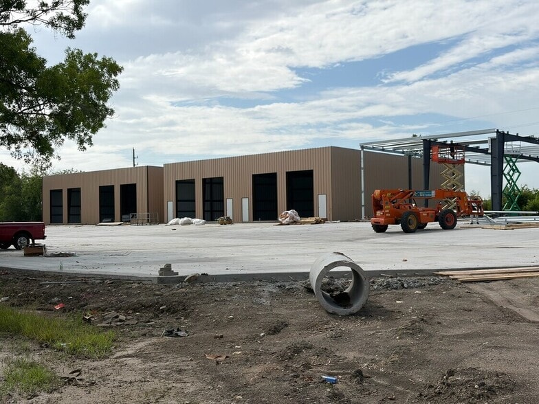 10519 Clodine Rd, Sugar Land, TX for lease - Building Photo - Image 2 of 2