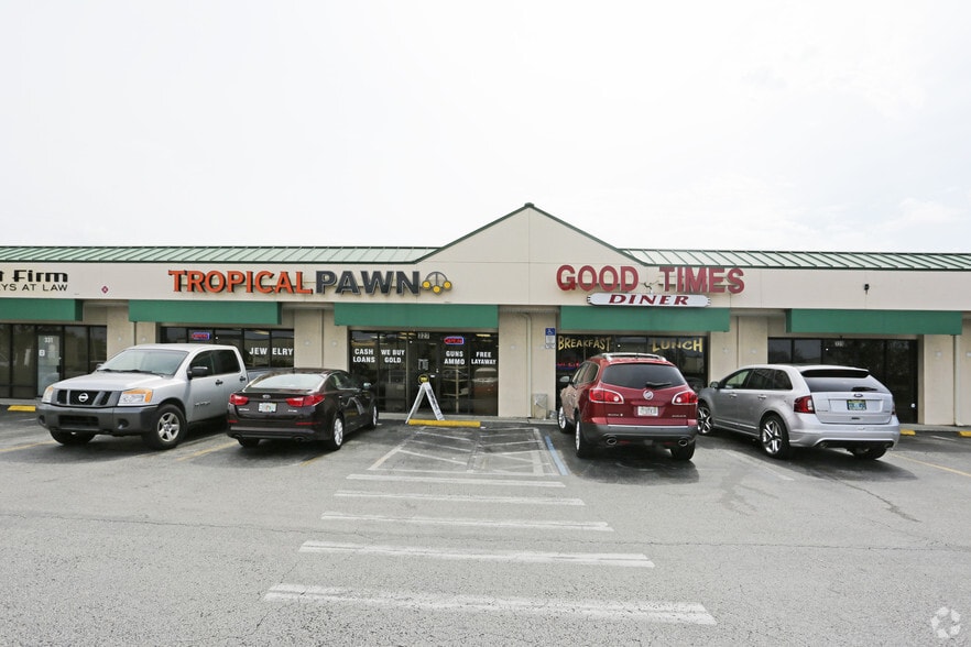 313-331 Airport Rd S, Naples, FL for lease - Building Photo - Image 3 of 8