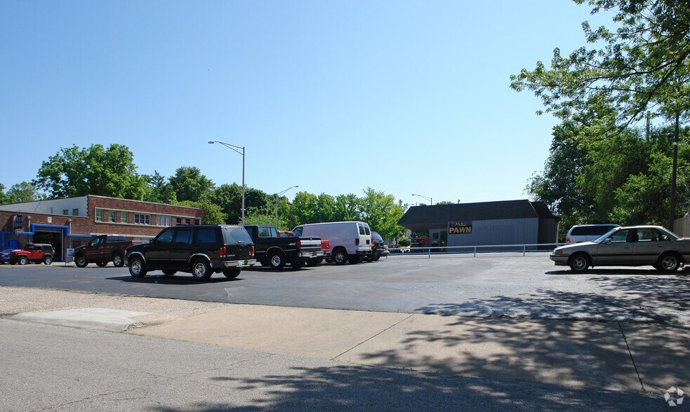 2015 W 43rd Ave, Kansas City, KS à vendre - Photo du bâtiment - Image 2 de 2