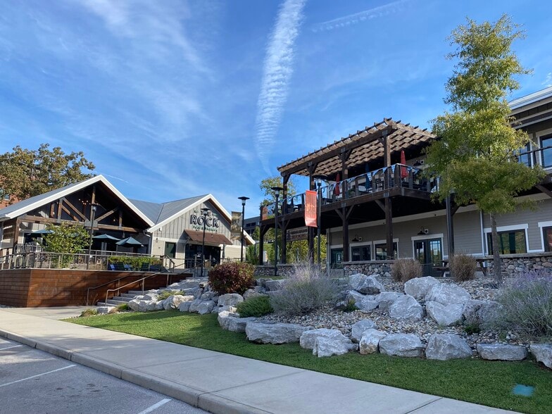 4022 S Lone Pine Ave, Springfield, MO for lease - Building Photo - Image 1 of 16