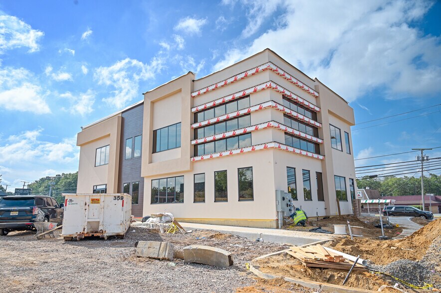 2100 W County Line Rd, Jackson, NJ à louer - Photo du bâtiment - Image 2 de 12