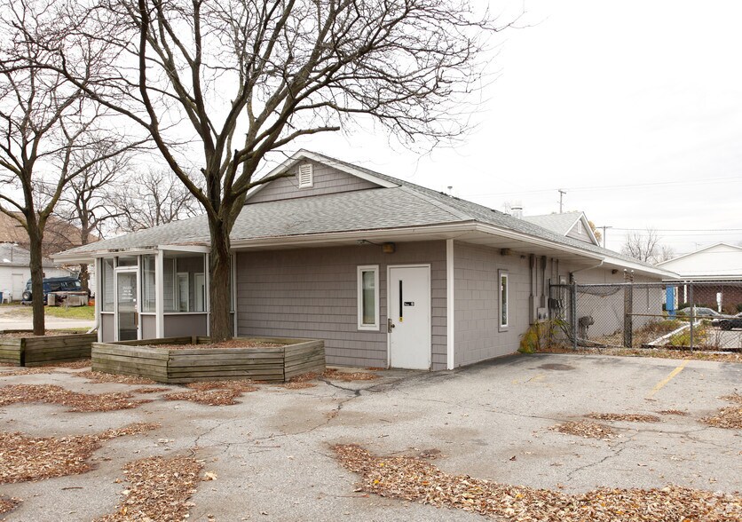 1213 N Ballenger Hwy, Flint, MI à vendre - Photo du bâtiment - Image 2 de 11