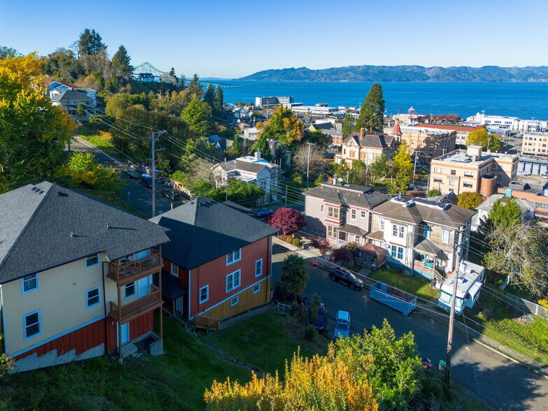 811 Franklin Ave, Astoria, OR à vendre - Photo du bâtiment - Image 3 de 26